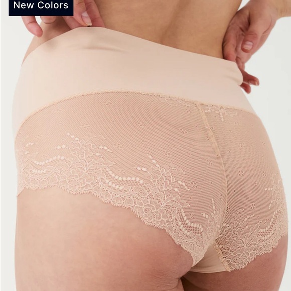 Spanx (3 Pack) Undetectable Hipster lace panties Tummy control - Picture 2 of 2